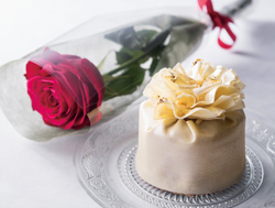 チョコ細工の花が咲くバレンタイン＆ホワイトデー限定ケーキ、ホテル阪急インターナショナルで｜写真1
