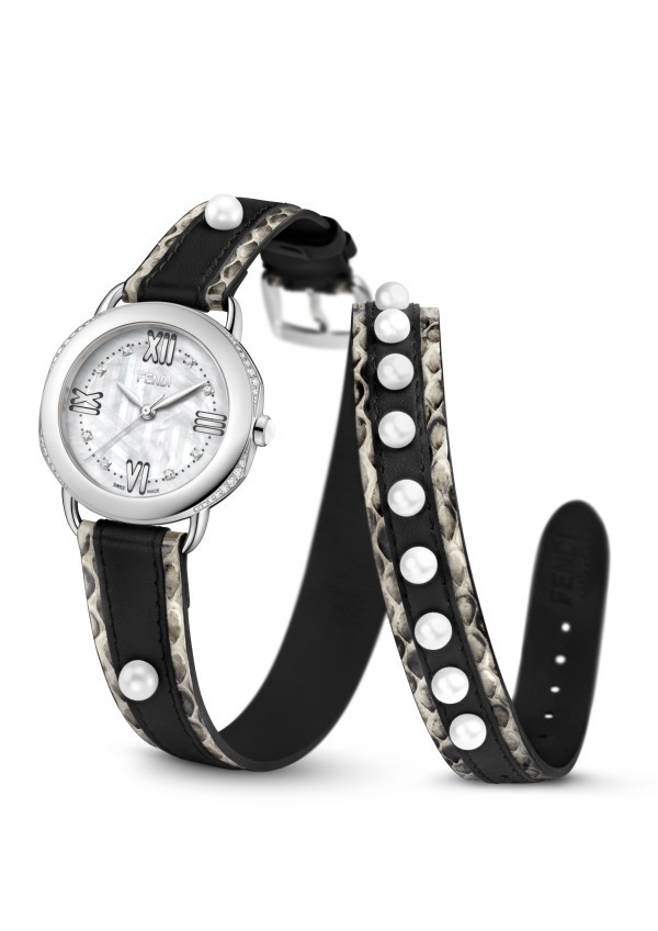 フェンディの時計「セレリア」新作、パール風スタッズを飾ったブラック 