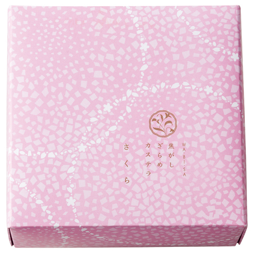 「ワビサ」春限定菓子 - ピンク色のざらめと金箔を散りばめたサクラ味のカステラ｜写真3