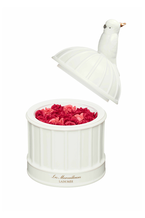 レ メルヴェイユーズ ラデュレ バラ香る 花弁チーク 美容液のような新メイクアップベース ファッションプレス