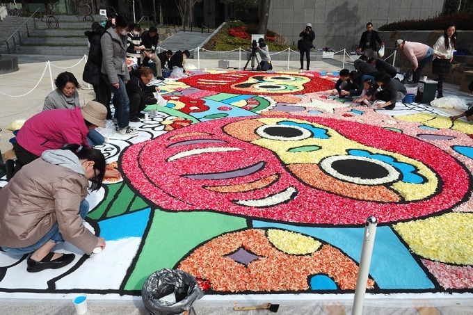 東京ガーデンテラス紀尾井町で「東京インフィオラータ2018 」、館内に"花の絨毯"14点｜写真2