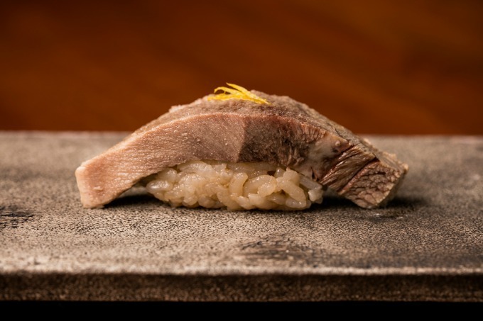 「肉寿司 KINTAN」日本橋コレド室町に、牛肉の希少部位を雲丹やフォアグラと合わせて｜写真1