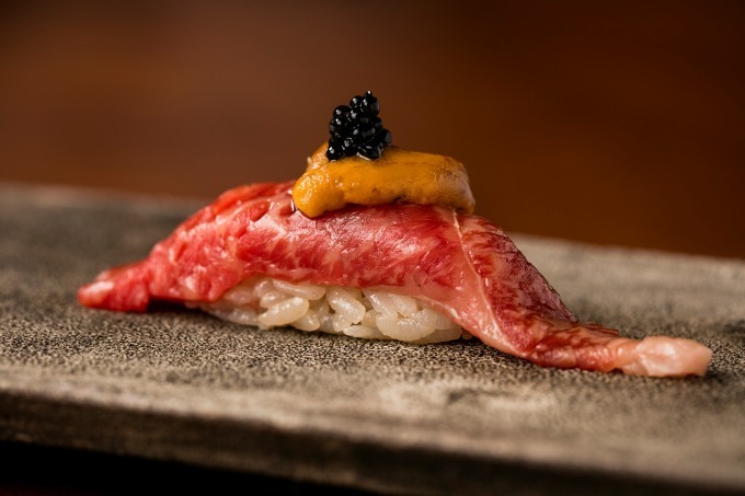 「肉寿司 KINTAN」日本橋コレド室町に、牛肉の希少部位を雲丹やフォアグラと合わせて｜写真3