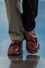 ゴーシャ ラブチンスキー×ドクターマーチン、タッセル付きローファーなどトラッドなシューズ｜写真22