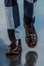 ゴーシャ ラブチンスキー×ドクターマーチン、タッセル付きローファーなどトラッドなシューズ｜写真7