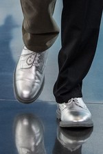 ゴーシャ ラブチンスキー×ドクターマーチン、タッセル付きローファーなどトラッドなシューズ｜写真9