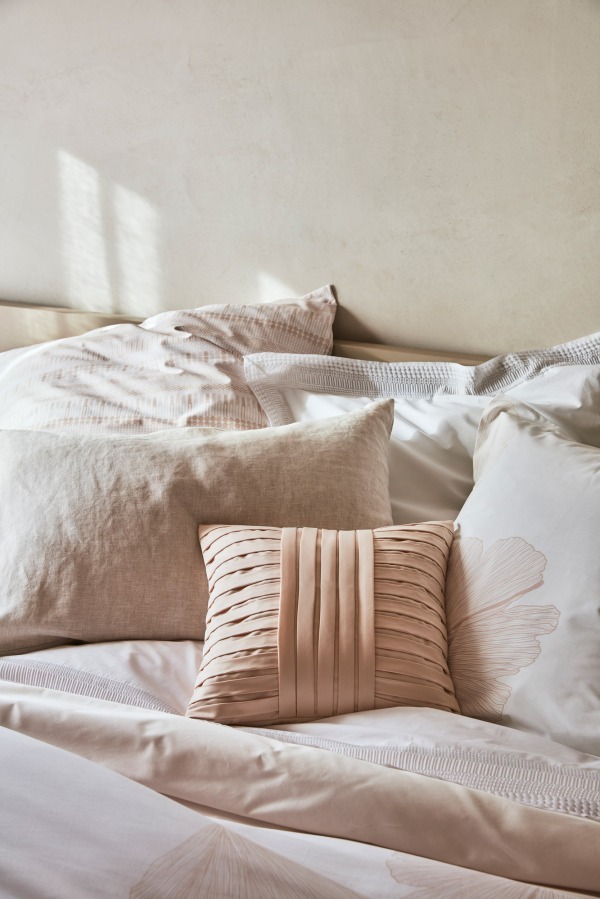 ZARA ♡ベッドカバー♡美品　紫 ZARA HOME♡ベッドカバー♡美品 紫