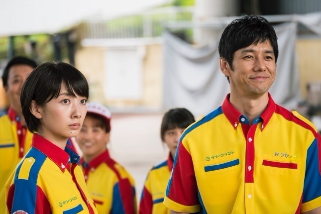 映画『オズランド 笑顔の魔法おしえます。』波瑠×西島秀俊 - 出会った上司は“魔法使い” - ファッションプレス