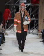 カルバン・クライン 205W39NYC 18年秋コレクション、ジェンダーの垣根を超えた近未来｜写真3