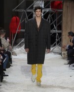 カルバン・クライン 205W39NYC 18年秋コレクション、ジェンダーの垣根を超えた近未来｜写真4