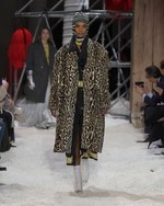 カルバン・クライン 205W39NYC 18年秋コレクション、ジェンダーの垣根を超えた近未来｜写真5