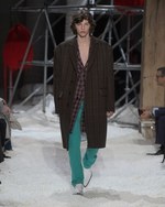 カルバン・クライン 205W39NYC 18年秋コレクション、ジェンダーの垣根を超えた近未来｜写真16