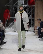 カルバン・クライン 205W39NYC 18年秋コレクション、ジェンダーの垣根を超えた近未来｜写真31