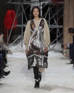 カルバン・クライン 205W39NYC 18年秋コレクション、ジェンダーの垣根を超えた近未来｜写真37