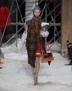 カルバン・クライン 205W39NYC 18年秋コレクション、ジェンダーの垣根を超えた近未来｜写真61