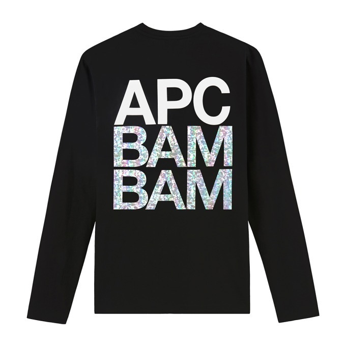"BAM BAM"の文字がミラーボールのように輝く"ホログラムTシャツ"