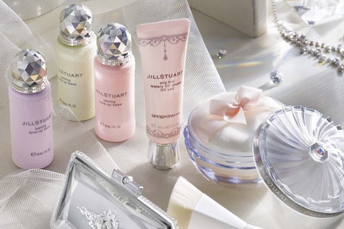 ジルスチュアート　ビューティの新作ベースメイク、血色感を叶える美容成分入りCCクリームなど