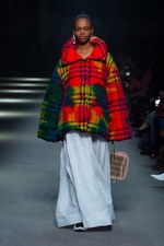 バーバリー 2018 フェブラリー コレクション、クリストファー・ベイリー手掛けるラストショーは虹色｜写真81