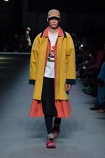 バーバリー 2018 フェブラリー コレクション、クリストファー・ベイリー手掛けるラストショーは虹色｜写真15