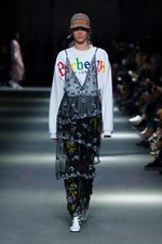 バーバリー 2018 フェブラリー コレクション、クリストファー・ベイリー手掛けるラストショーは虹色｜写真64