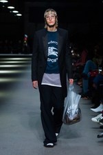 バーバリー 2018 フェブラリー コレクション、クリストファー・ベイリー手掛けるラストショーは虹色｜写真10