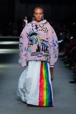 バーバリー 2018 フェブラリー コレクション、クリストファー・ベイリー手掛けるラストショーは虹色｜写真1