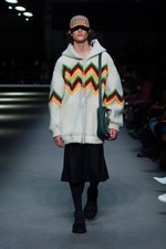 バーバリー 2018 フェブラリー コレクション、クリストファー・ベイリー手掛けるラストショーは虹色｜写真27