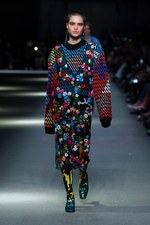 バーバリー 2018 フェブラリー コレクション、クリストファー・ベイリー手掛けるラストショーは虹色｜写真12