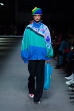 バーバリー 2018 フェブラリー コレクション、クリストファー・ベイリー手掛けるラストショーは虹色｜写真7