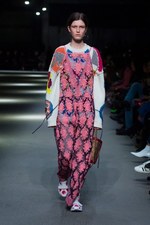 バーバリー 2018 フェブラリー コレクション、クリストファー・ベイリー手掛けるラストショーは虹色｜写真60