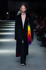 バーバリー 2018 フェブラリー コレクション、クリストファー・ベイリー手掛けるラストショーは虹色｜写真26