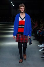 バーバリー 2018 フェブラリー コレクション、クリストファー・ベイリー手掛けるラストショーは虹色｜写真22