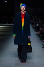 バーバリー 2018 フェブラリー コレクション、クリストファー・ベイリー手掛けるラストショーは虹色｜写真4