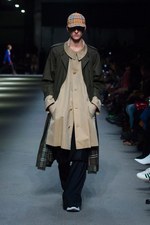 バーバリー 2018 フェブラリー コレクション、クリストファー・ベイリー手掛けるラストショーは虹色｜写真18