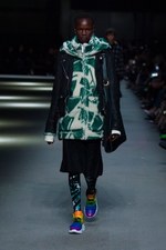 バーバリー 2018 フェブラリー コレクション、クリストファー・ベイリー手掛けるラストショーは虹色｜写真43