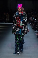 バーバリー 2018 フェブラリー コレクション、クリストファー・ベイリー手掛けるラストショーは虹色｜写真73