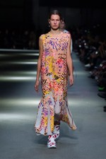 バーバリー 2018 フェブラリー コレクション、クリストファー・ベイリー手掛けるラストショーは虹色｜写真59