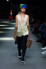 バーバリー 2018 フェブラリー コレクション、クリストファー・ベイリー手掛けるラストショーは虹色｜写真65