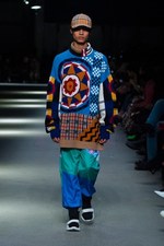 バーバリー 2018 フェブラリー コレクション、クリストファー・ベイリー手掛けるラストショーは虹色｜写真46