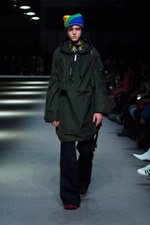 バーバリー 2018 フェブラリー コレクション、クリストファー・ベイリー手掛けるラストショーは虹色｜写真33