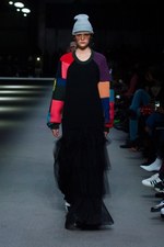 バーバリー 2018 フェブラリー コレクション、クリストファー・ベイリー手掛けるラストショーは虹色｜写真14