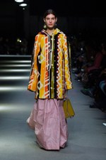 バーバリー 2018 フェブラリー コレクション、クリストファー・ベイリー手掛けるラストショーは虹色｜写真29