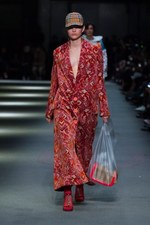 バーバリー 2018 フェブラリー コレクション、クリストファー・ベイリー手掛けるラストショーは虹色｜写真54