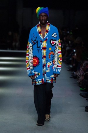 バーバリー 2018 フェブラリー コレクション、クリストファー・ベイリー手掛けるラストショーは虹色｜写真53