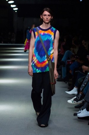 バーバリー 2018 フェブラリー コレクション、クリストファー・ベイリー手掛けるラストショーは虹色｜写真50