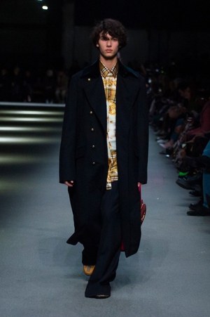 バーバリー 2018 フェブラリー コレクション、クリストファー・ベイリー手掛けるラストショーは虹色｜写真40