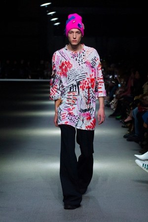 バーバリー 2018 フェブラリー コレクション、クリストファー・ベイリー手掛けるラストショーは虹色｜写真70