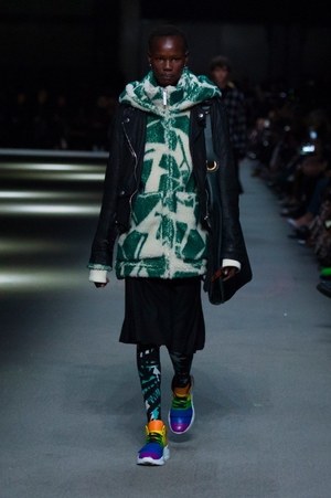 バーバリー 2018 フェブラリー コレクション、クリストファー・ベイリー手掛けるラストショーは虹色｜写真43