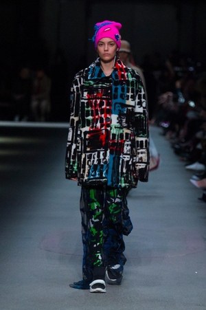バーバリー 2018 フェブラリー コレクション、クリストファー・ベイリー手掛けるラストショーは虹色｜写真73