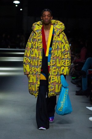 バーバリー 2018 フェブラリー コレクション、クリストファー・ベイリー手掛けるラストショーは虹色｜写真45